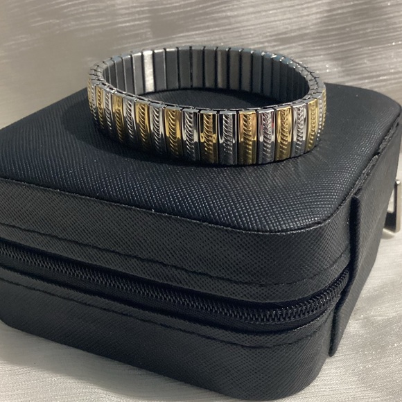 - 🌼Lux 2 Toned Silver & Gold Hypoallergenic Stretch Bracelet Bangle - Picture 10 of 15